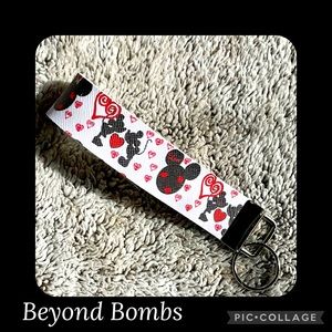 Kissing mouse head Wristlet Keychain